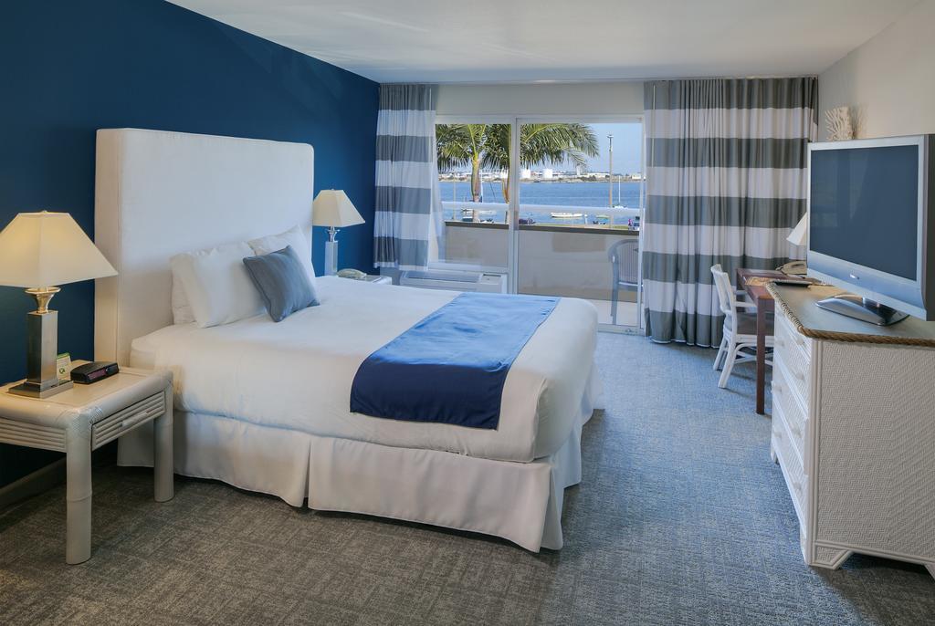 Bay Club And Marina 3*